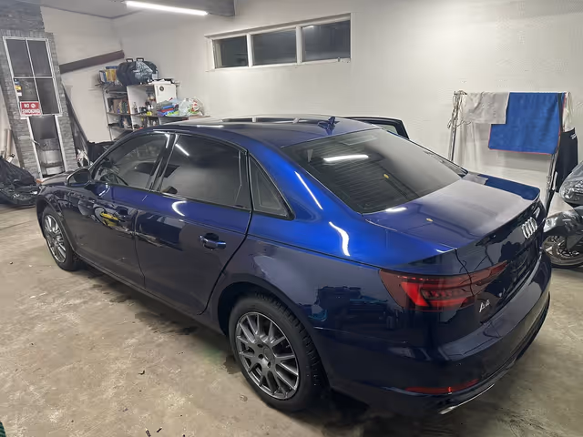 Audi A4 - фото 2