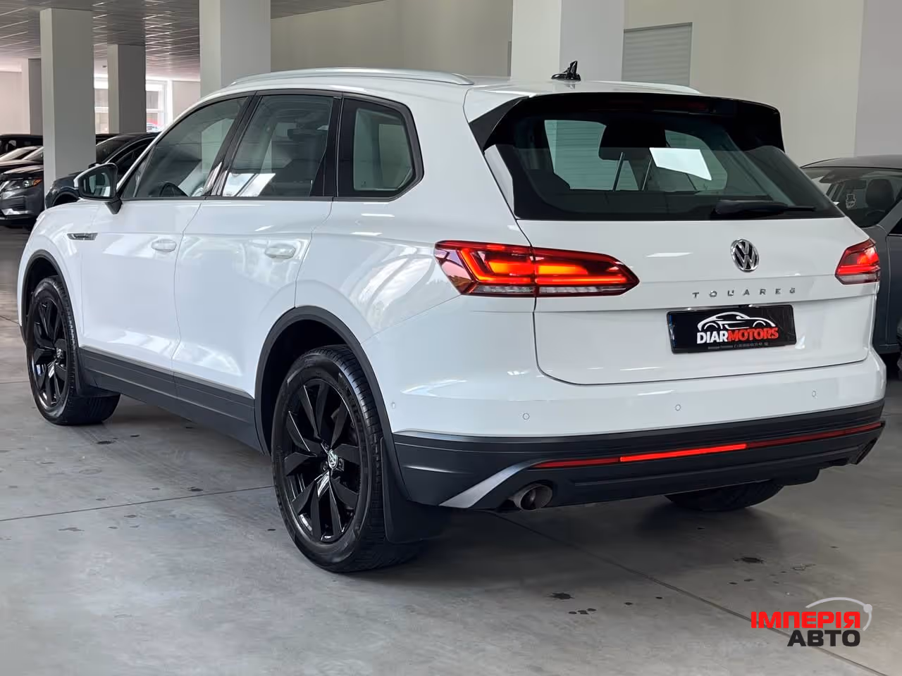Volkswagen Touareg - фото 2