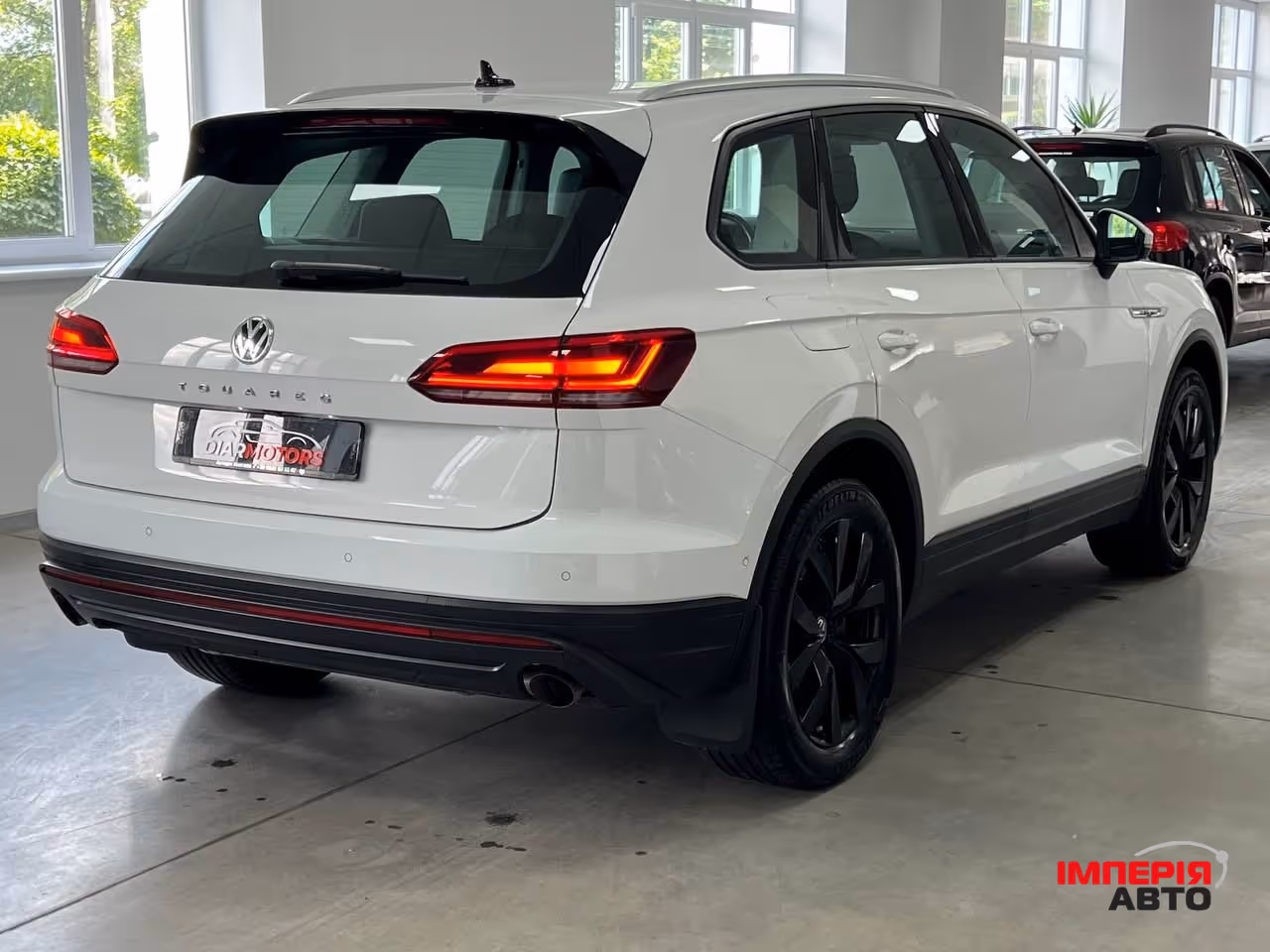 Volkswagen Touareg - фото 4