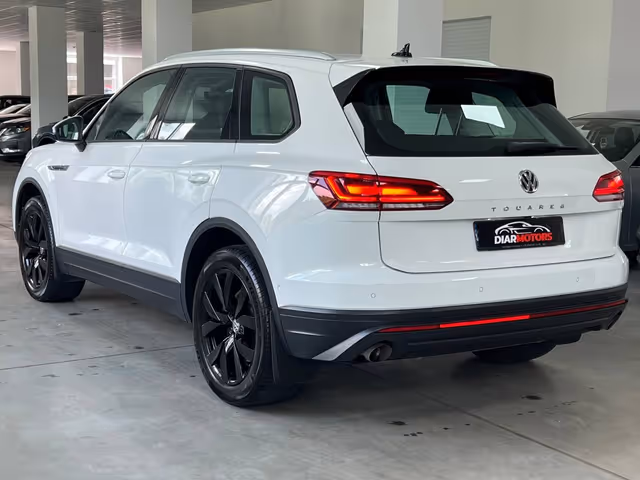 Volkswagen Touareg - фото 2