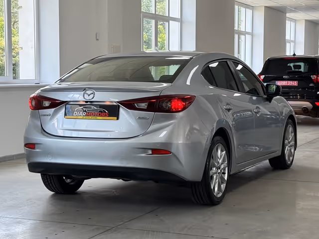 Mazda 3 - фото 3