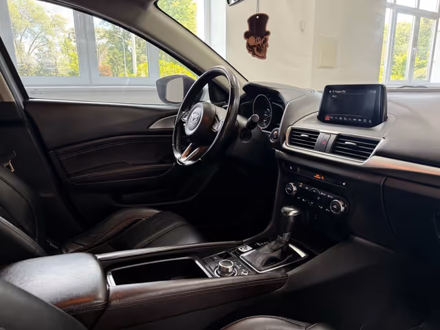 Mazda 3 - фото 4