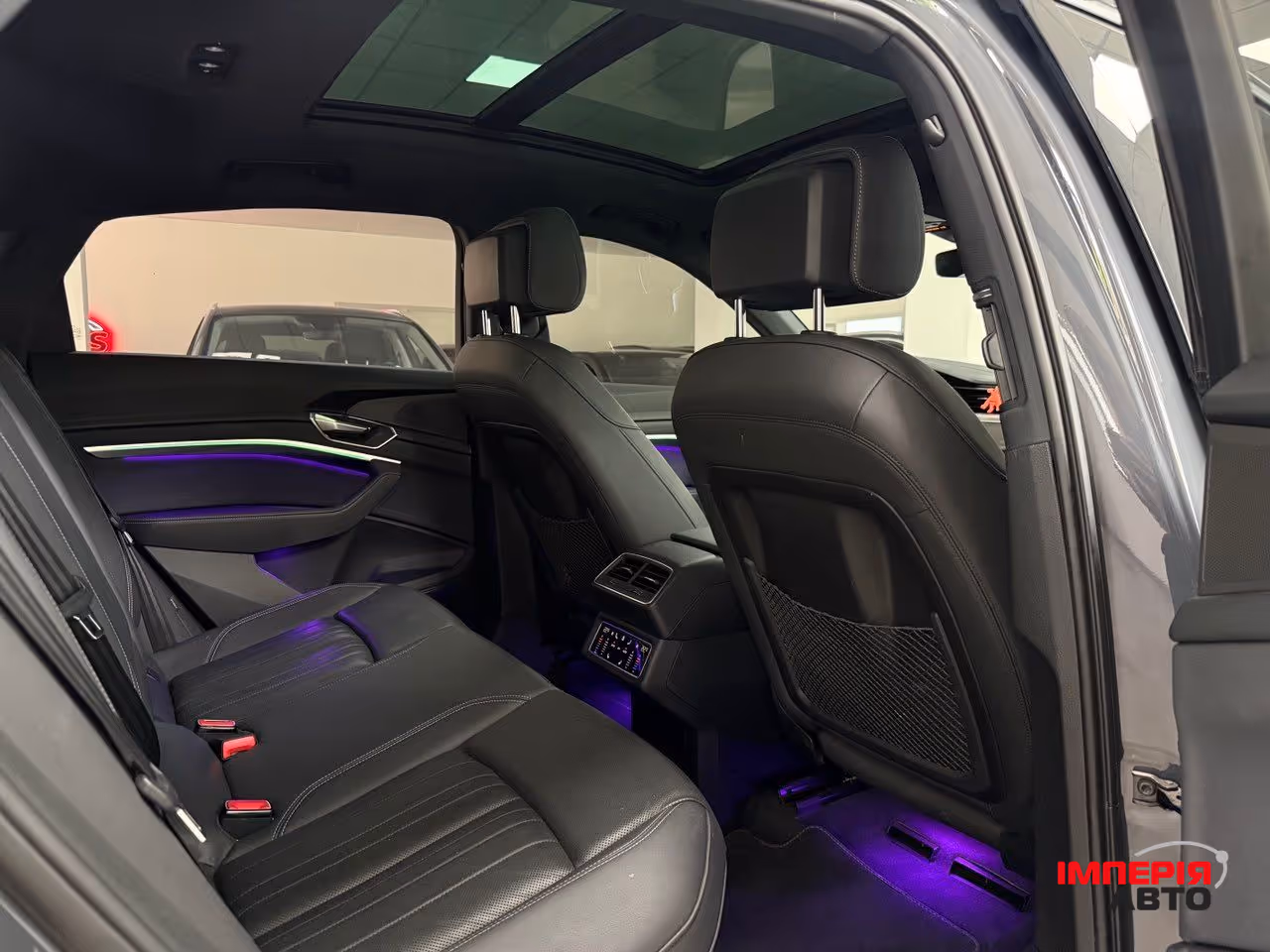 Audi Q8 Sportback e-tron - фото 5