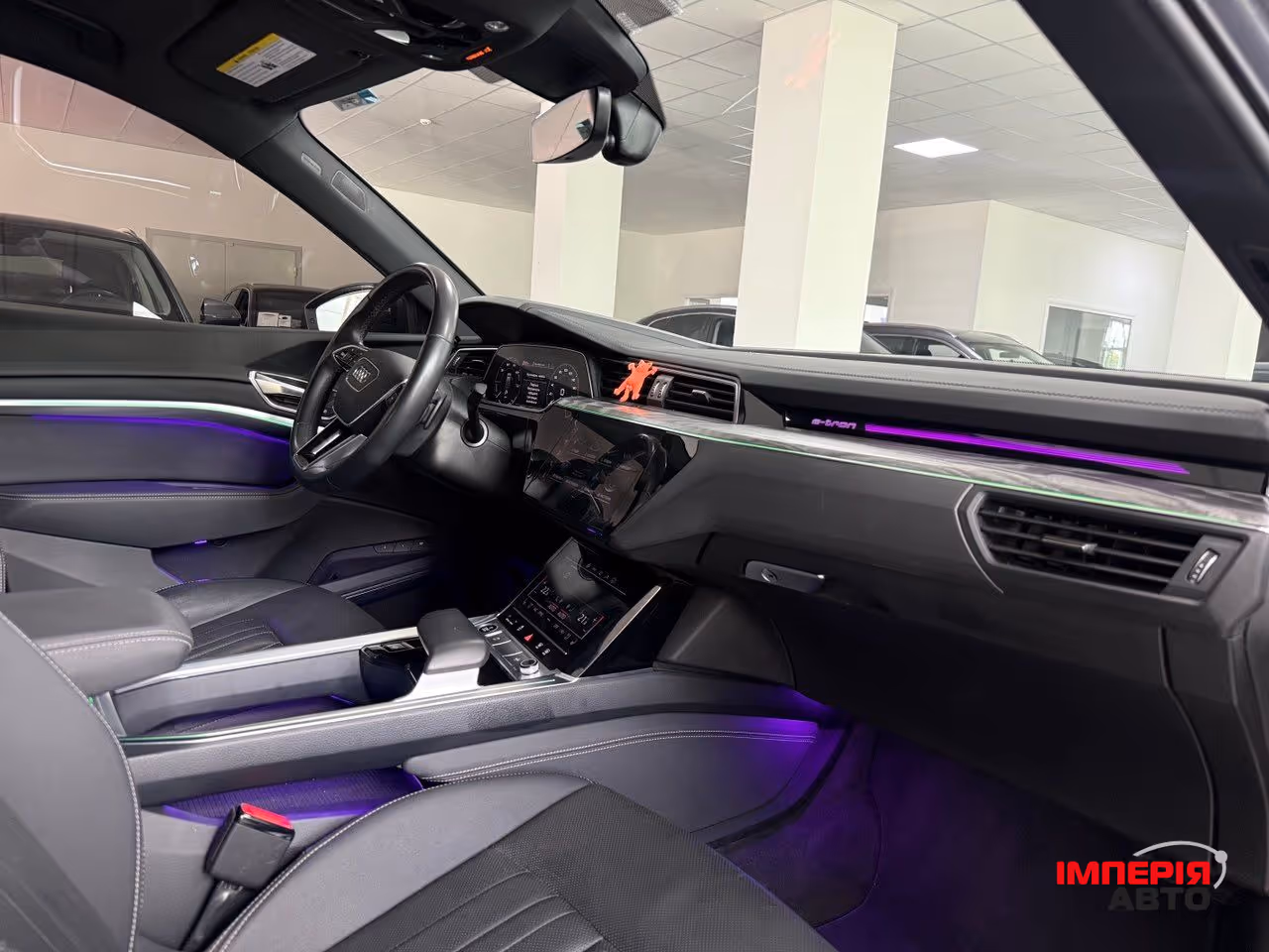 Audi Q8 Sportback e-tron - фото 4
