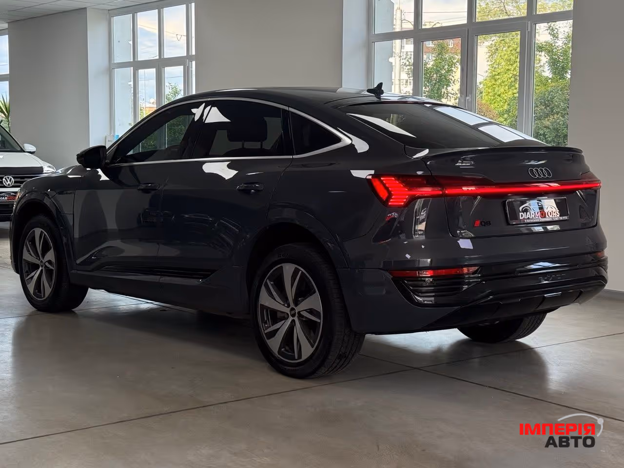 Audi Q8 Sportback e-tron - фото 2