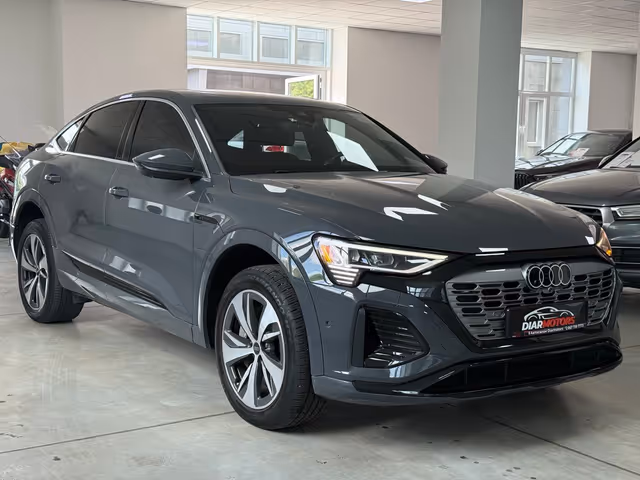 Audi Q8 Sportback e-tron - фото 1
