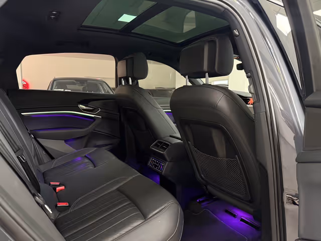 Audi Q8 Sportback e-tron - фото 5