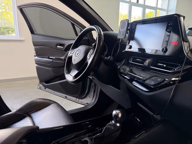 Toyota C-HR - фото 4
