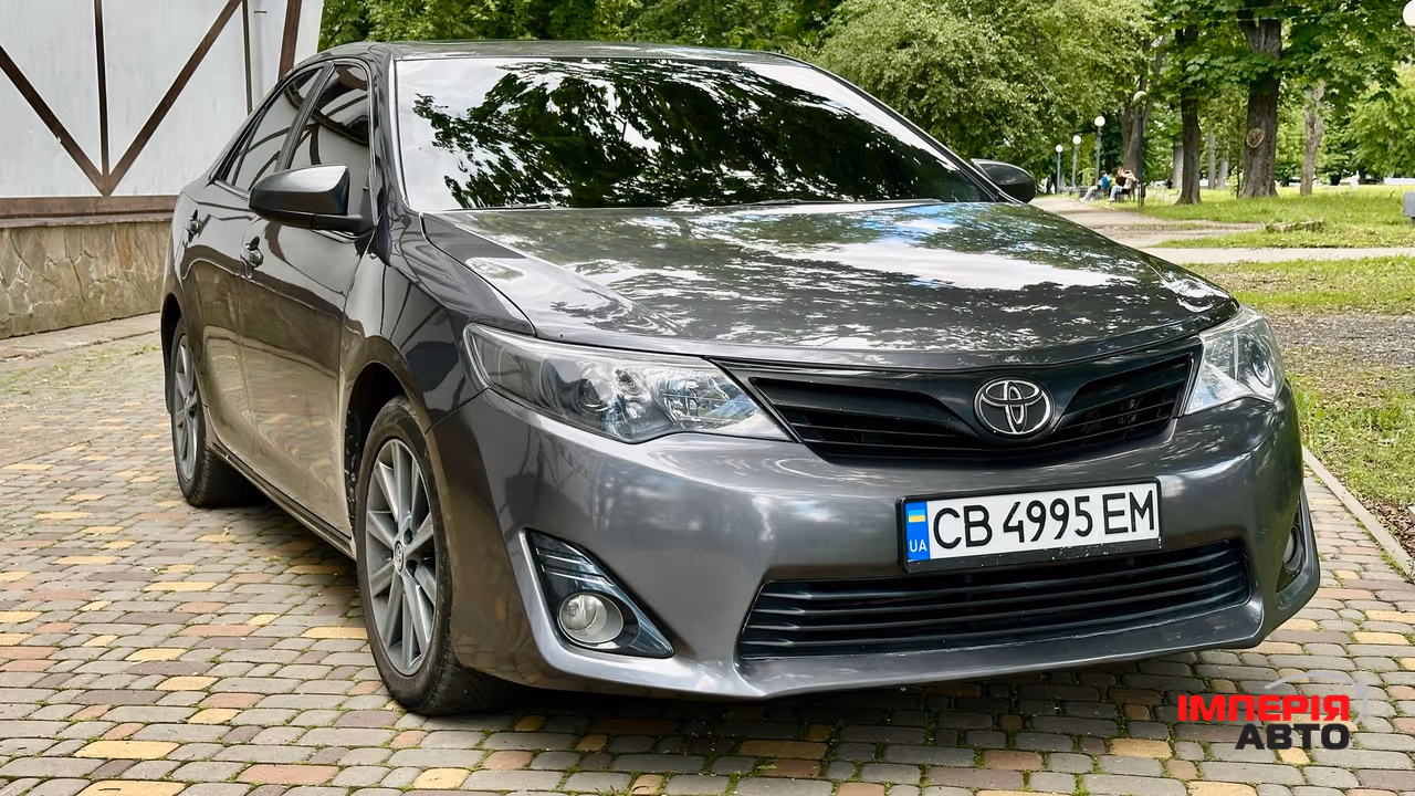 Toyota Camry - фото 2