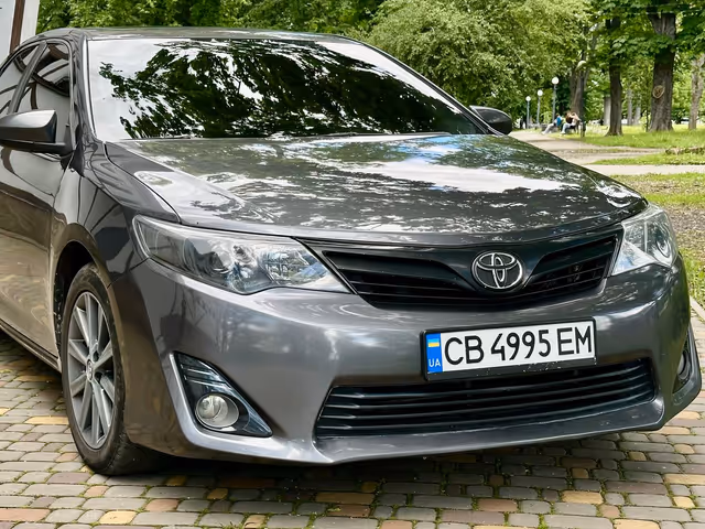 Toyota Camry - фото 2