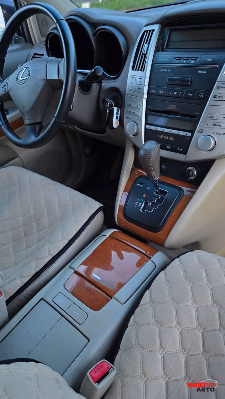 Lexus RX - фото 10