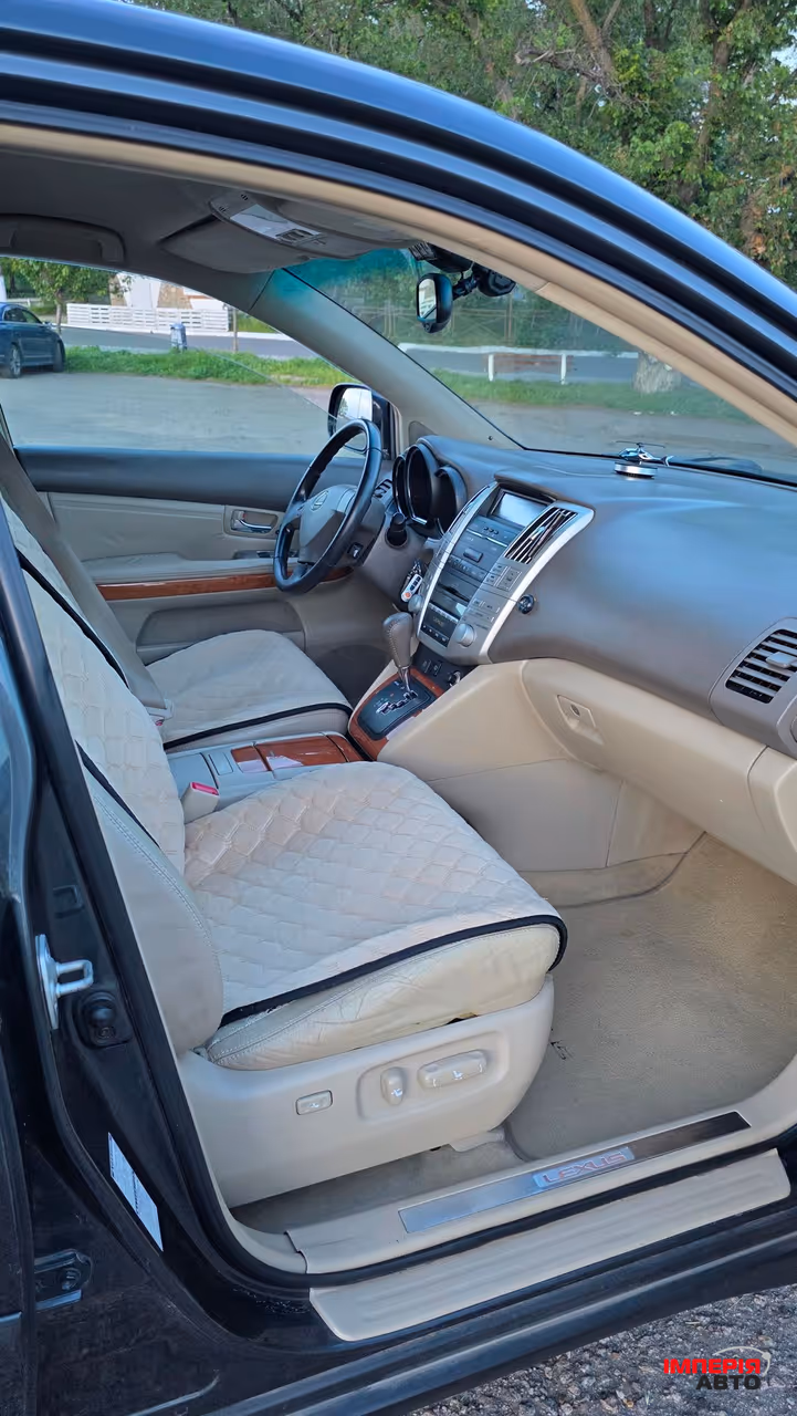 Lexus RX - фото 8