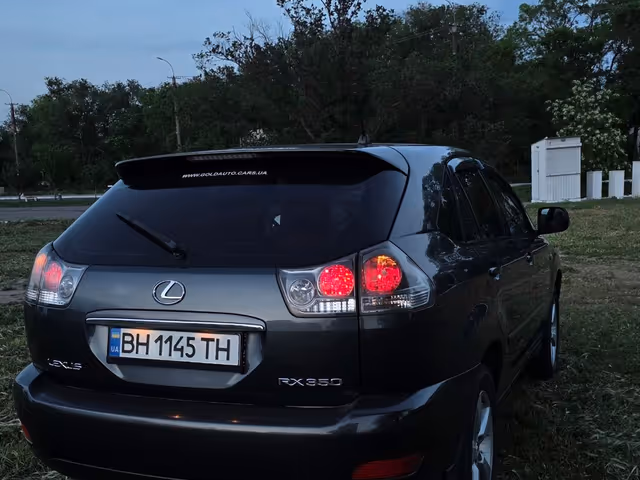 Lexus RX - фото 1