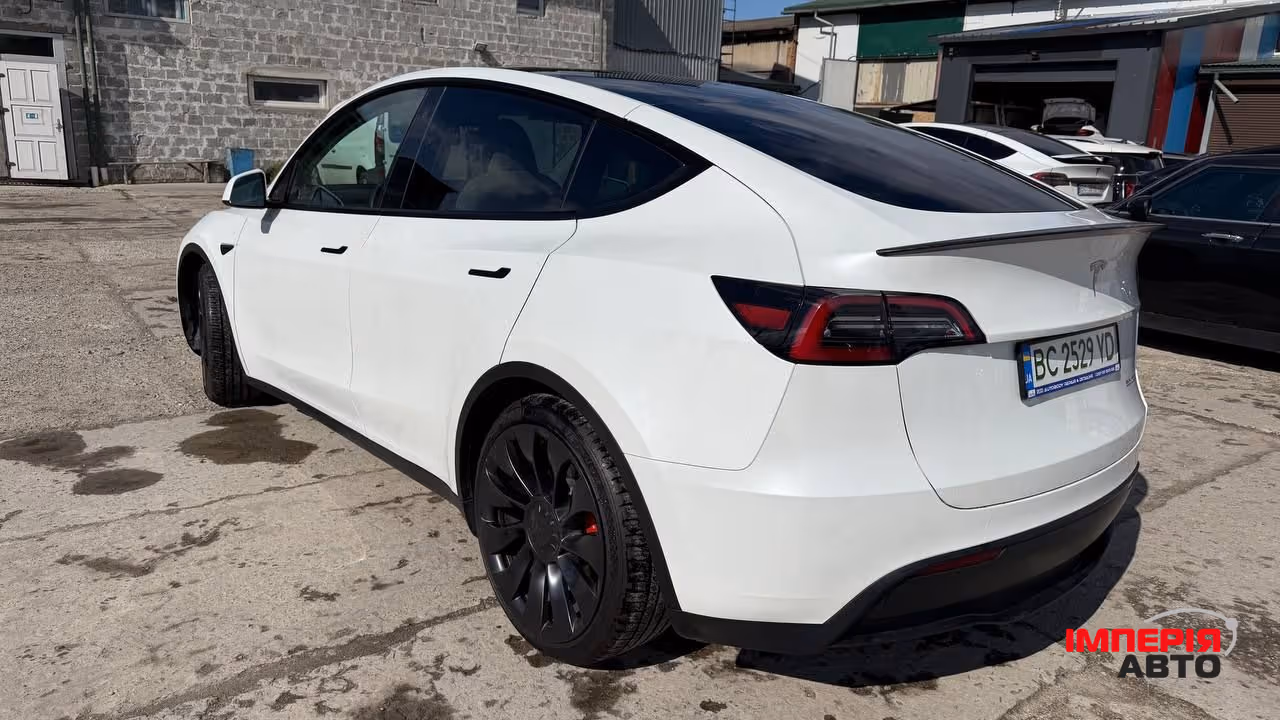 Tesla Model Y - фото 6