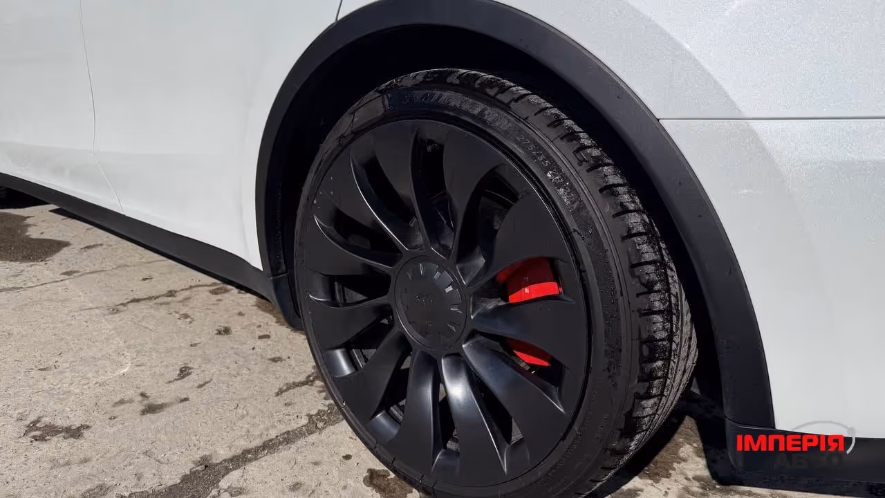Tesla Model Y - фото 10