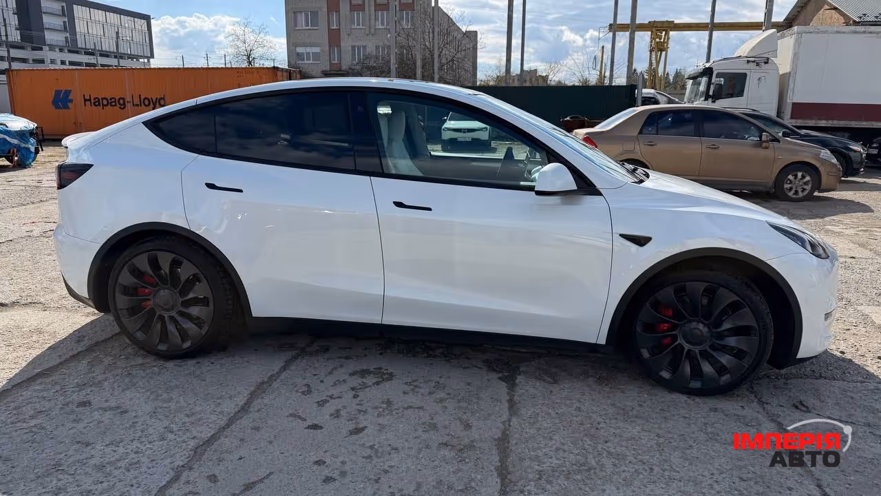 Tesla Model Y - фото 5