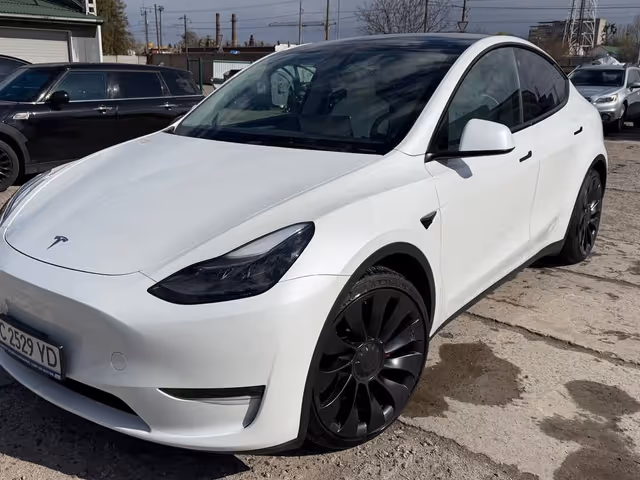 Tesla Model Y - фото 2