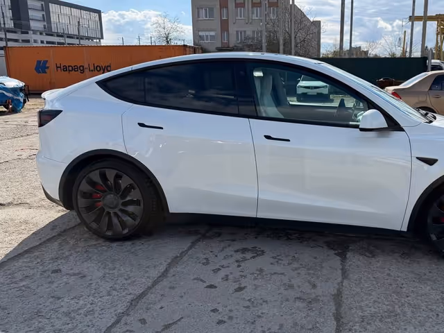 Tesla Model Y - фото 5