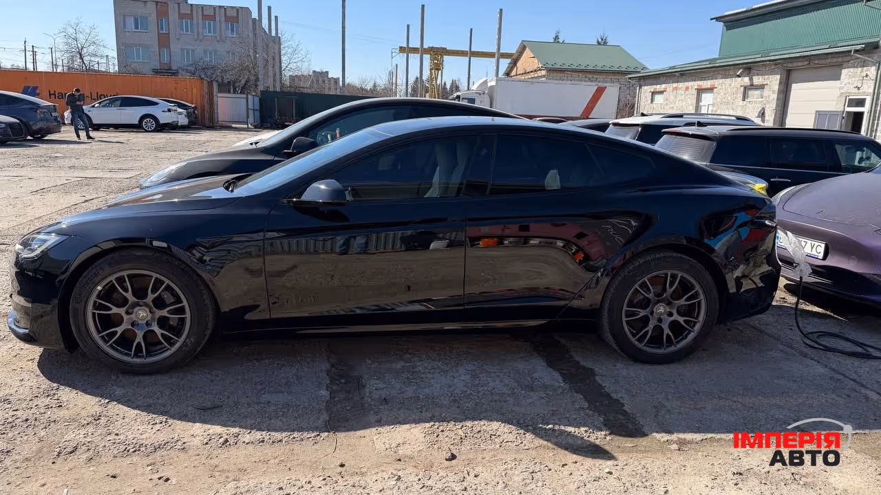 Tesla Model S - фото 8