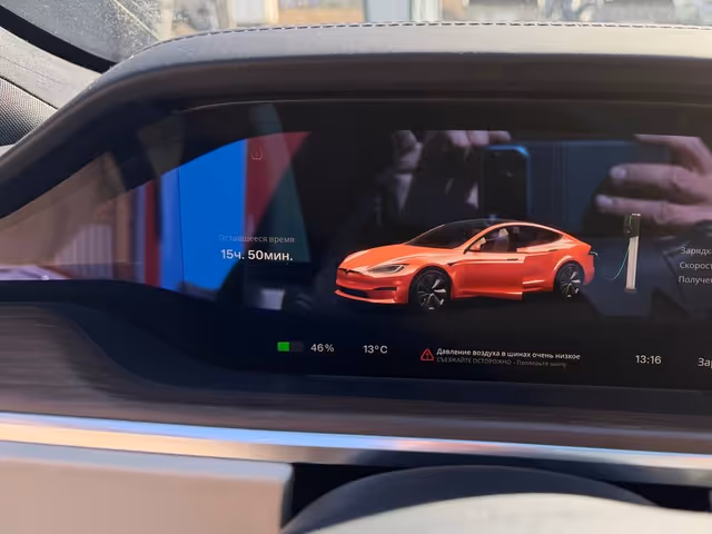 Tesla Model S - фото 2