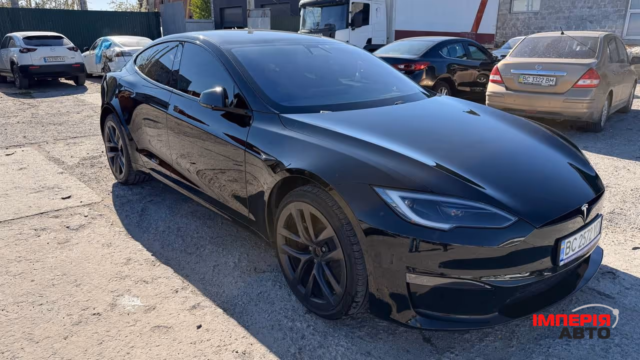 Tesla Model S - фото 1