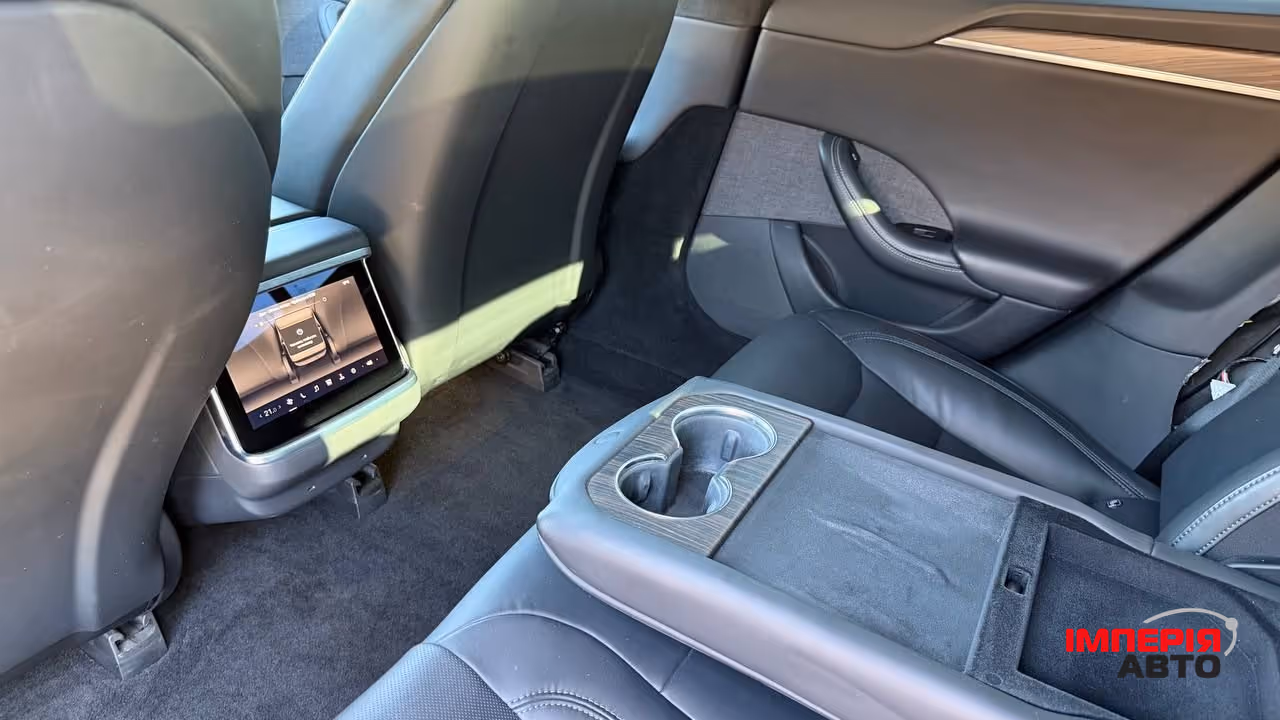 Tesla Model S - фото 8