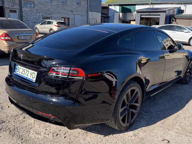 Tesla Model S - фото 5