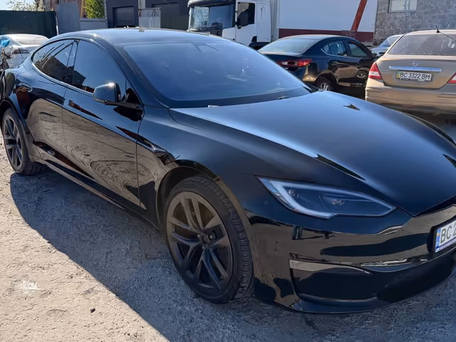 Tesla Model S - фото 1