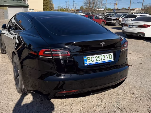 Tesla Model S - фото 3