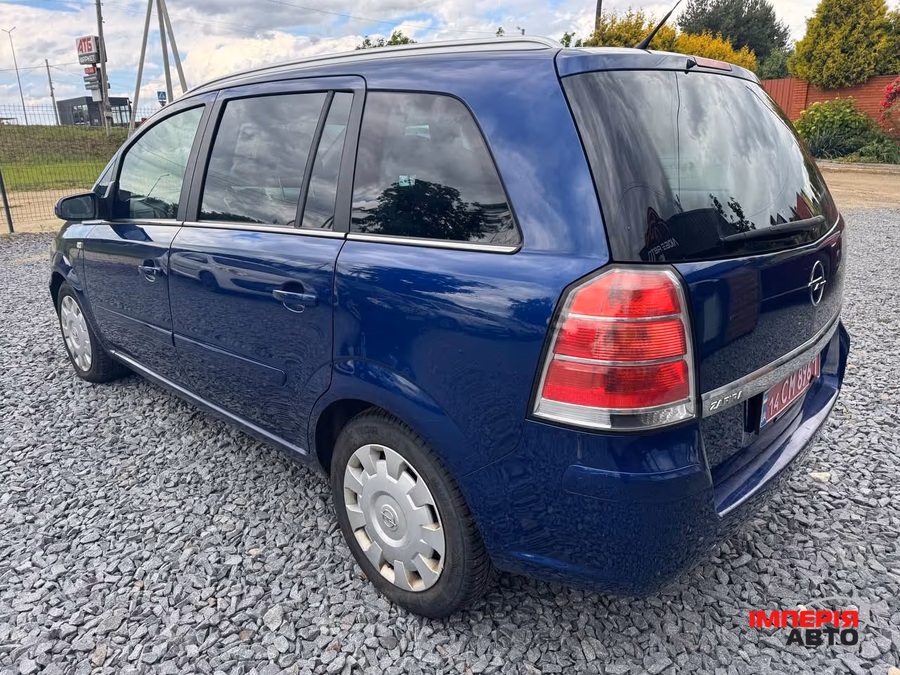 Opel Zafira - фото 11