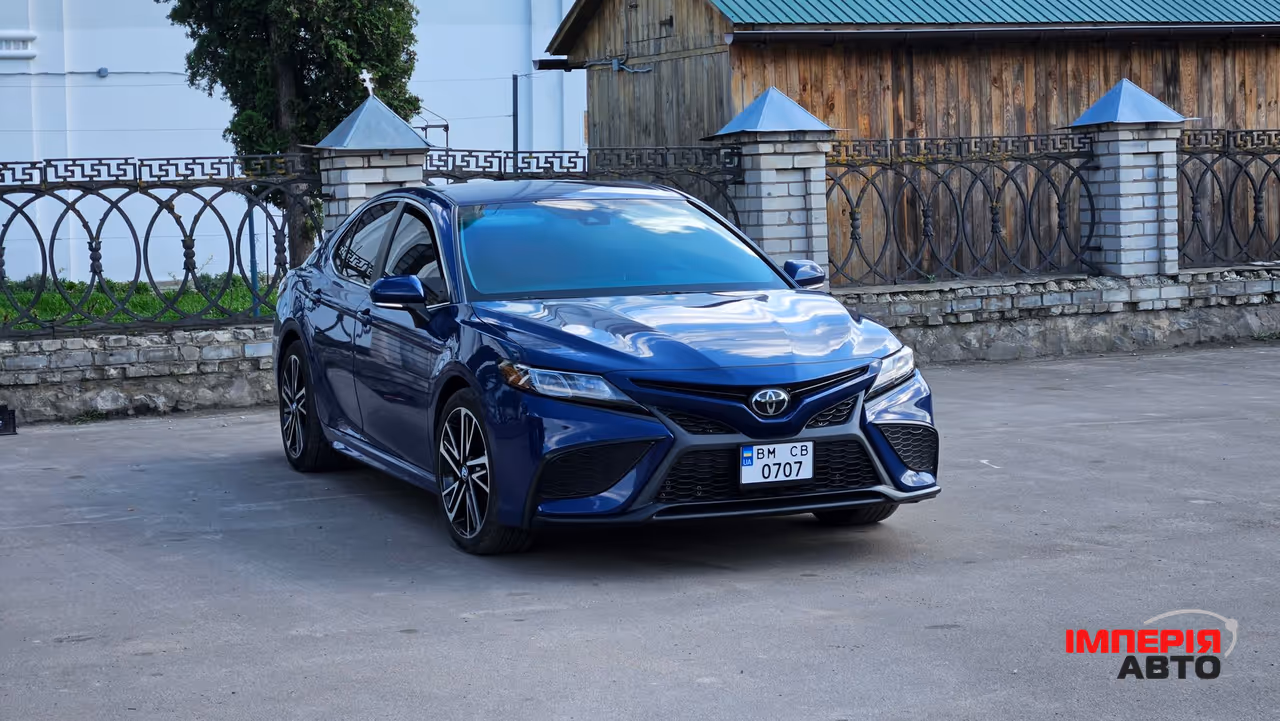 Toyota Camry - фото 3