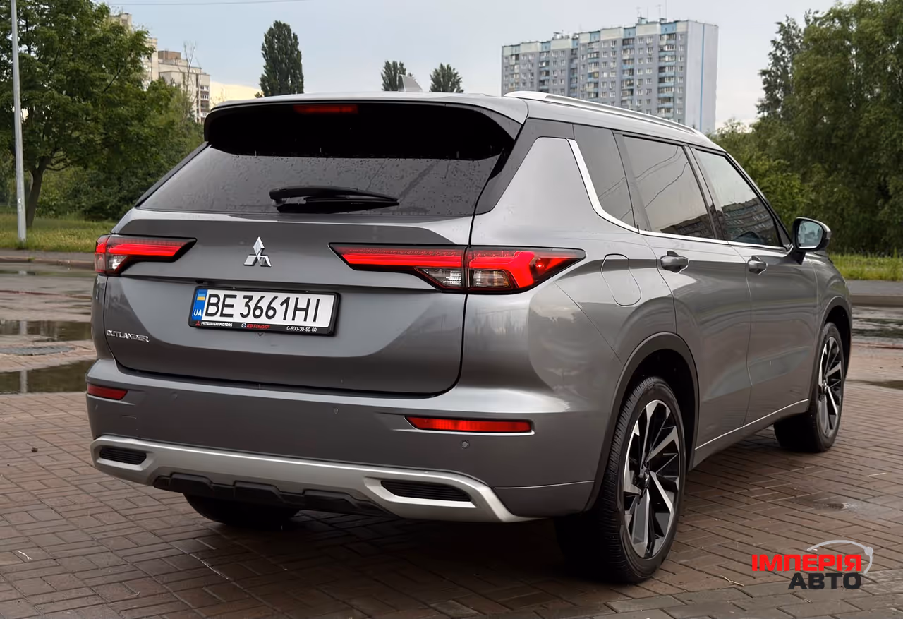 Mitsubishi Outlander - фото 4