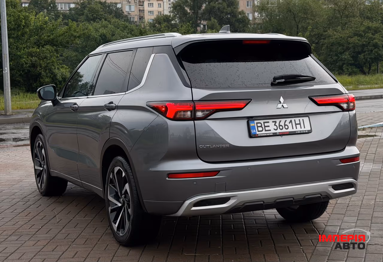 Mitsubishi Outlander - фото 3