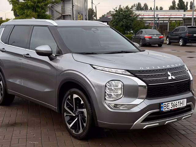 Mitsubishi Outlander - фото 2