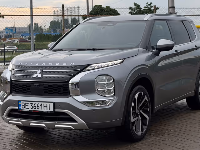 Mitsubishi Outlander - фото 1
