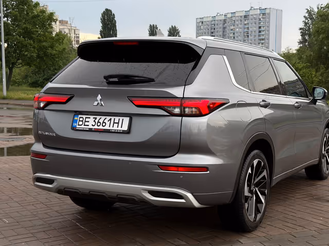 Mitsubishi Outlander - фото 4