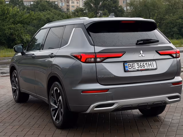 Mitsubishi Outlander - фото 3