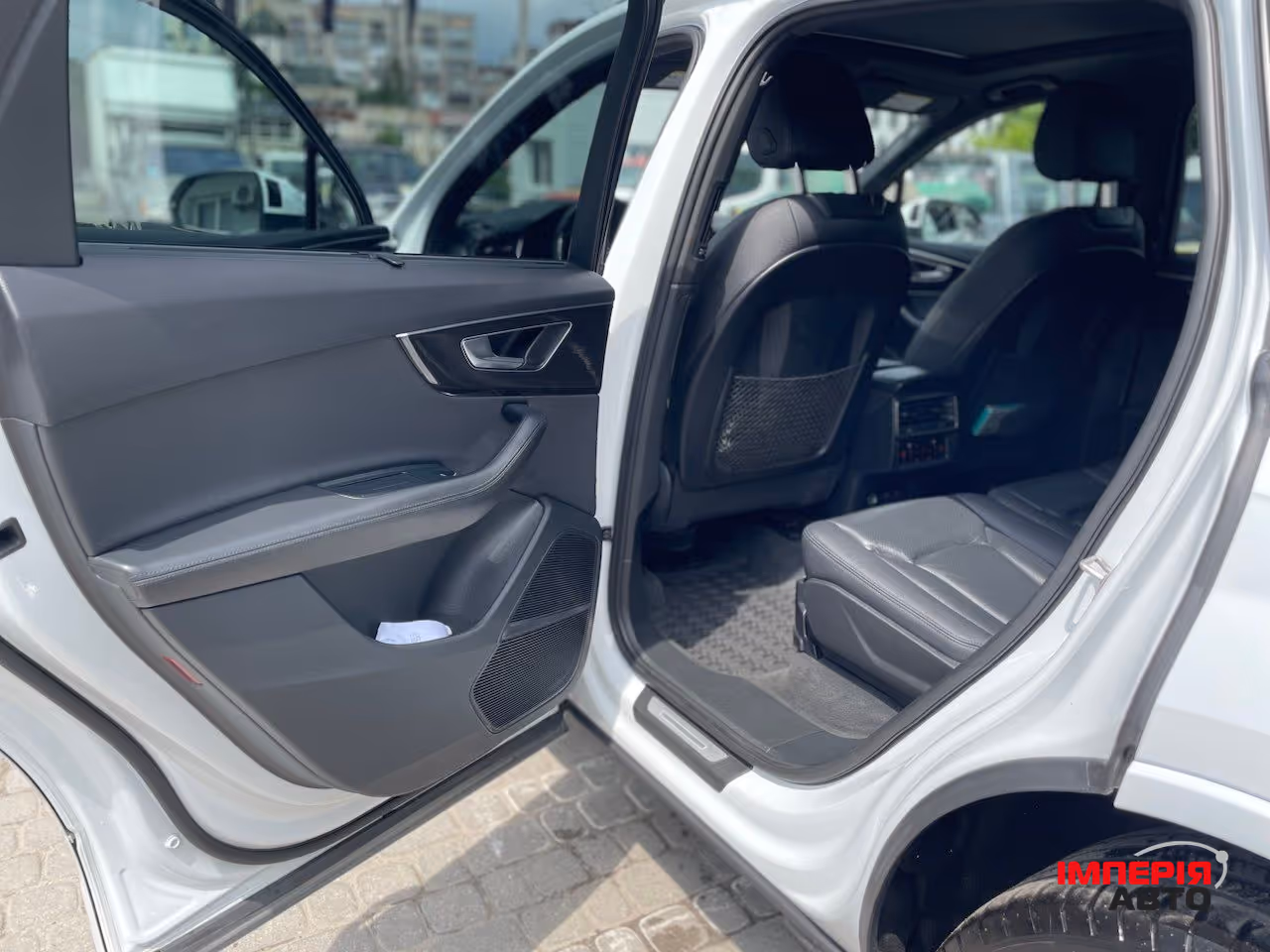 Audi Q7 - фото 10