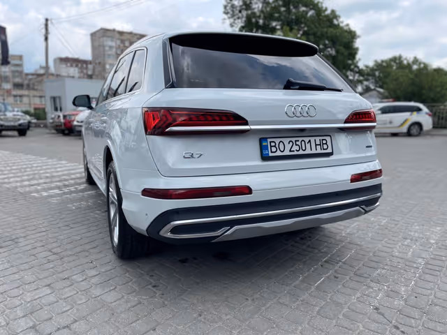 Audi Q7 - фото 5