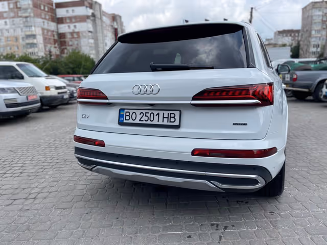 Audi Q7 - фото 4