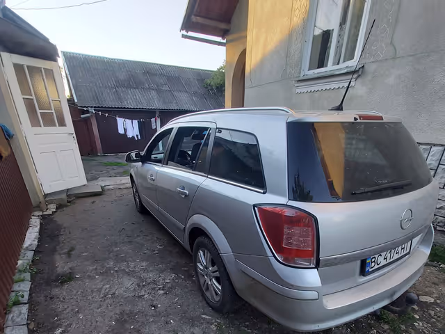 Opel Astra - фото 2