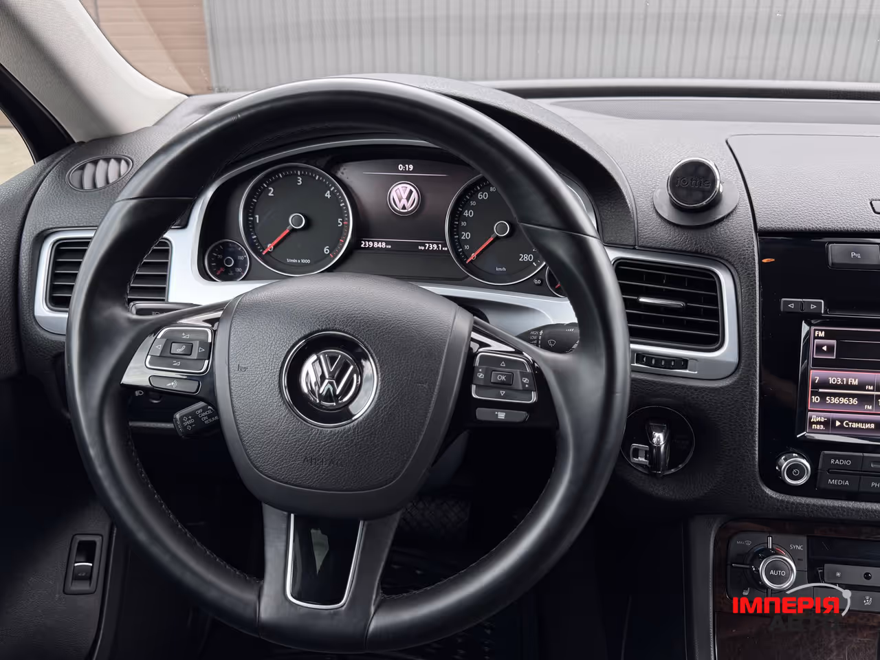 Volkswagen Touareg - фото 27