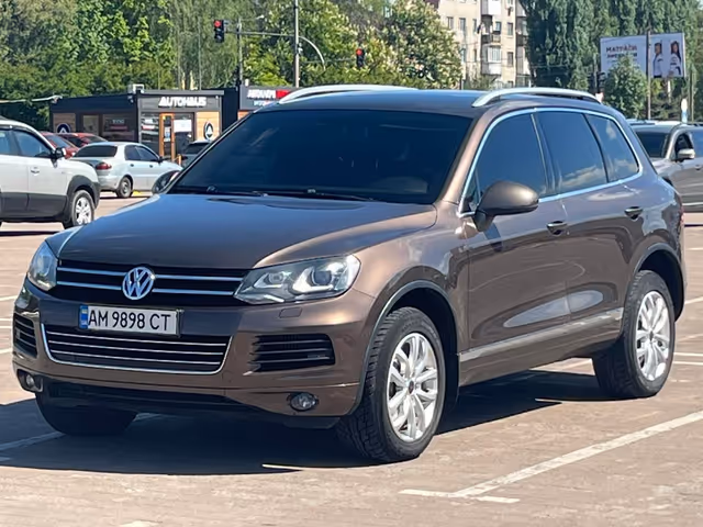 Volkswagen Touareg - фото 1