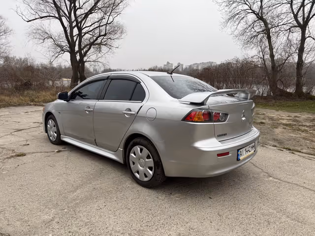 Mitsubishi Lancer - фото 2