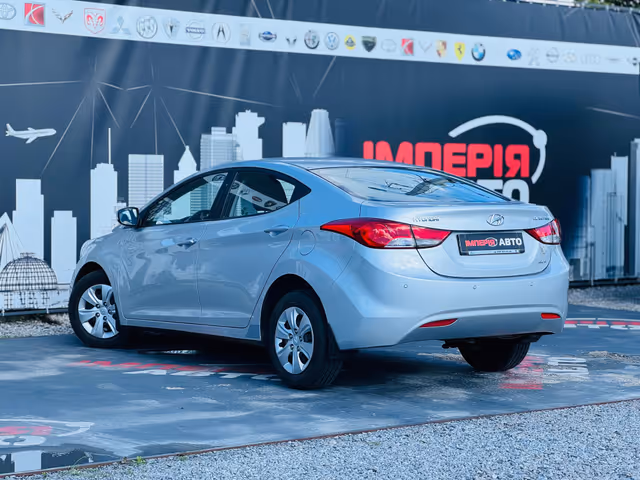 Hyundai Elantra - фото 5