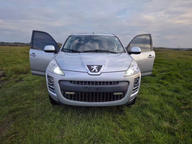 Peugeot 4007 - фото 1