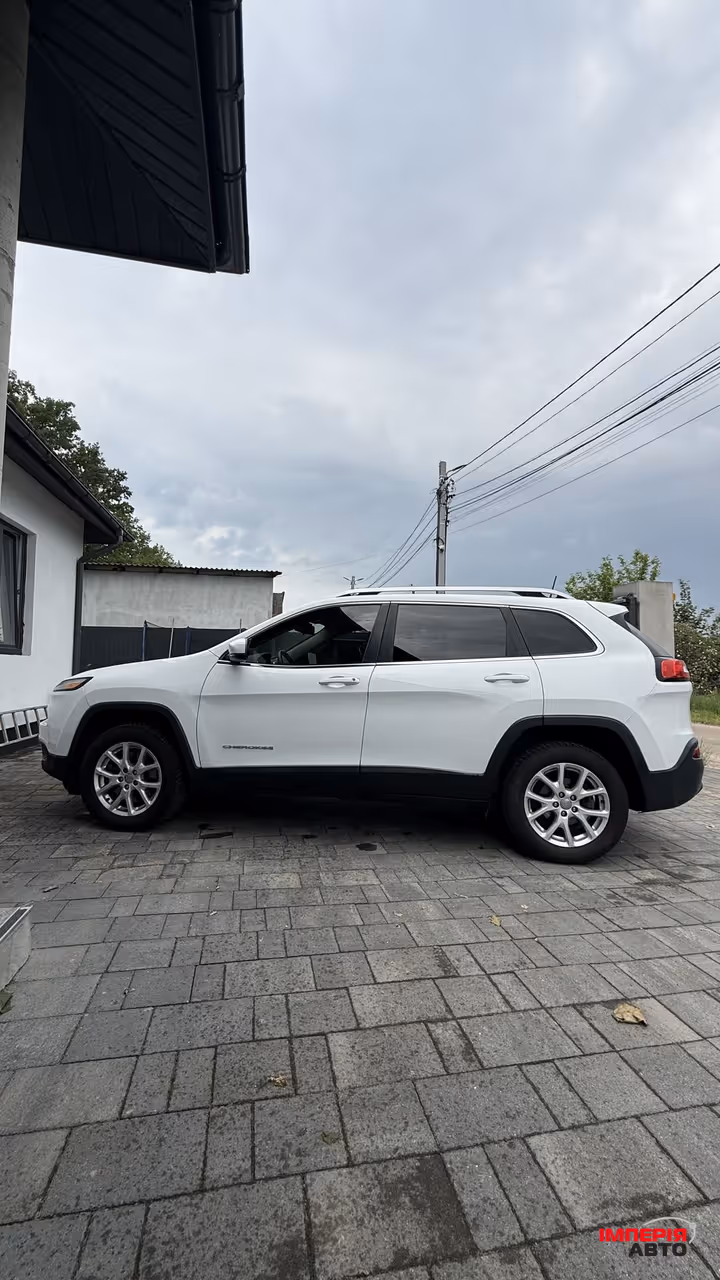 Jeep Cherokee - фото 3