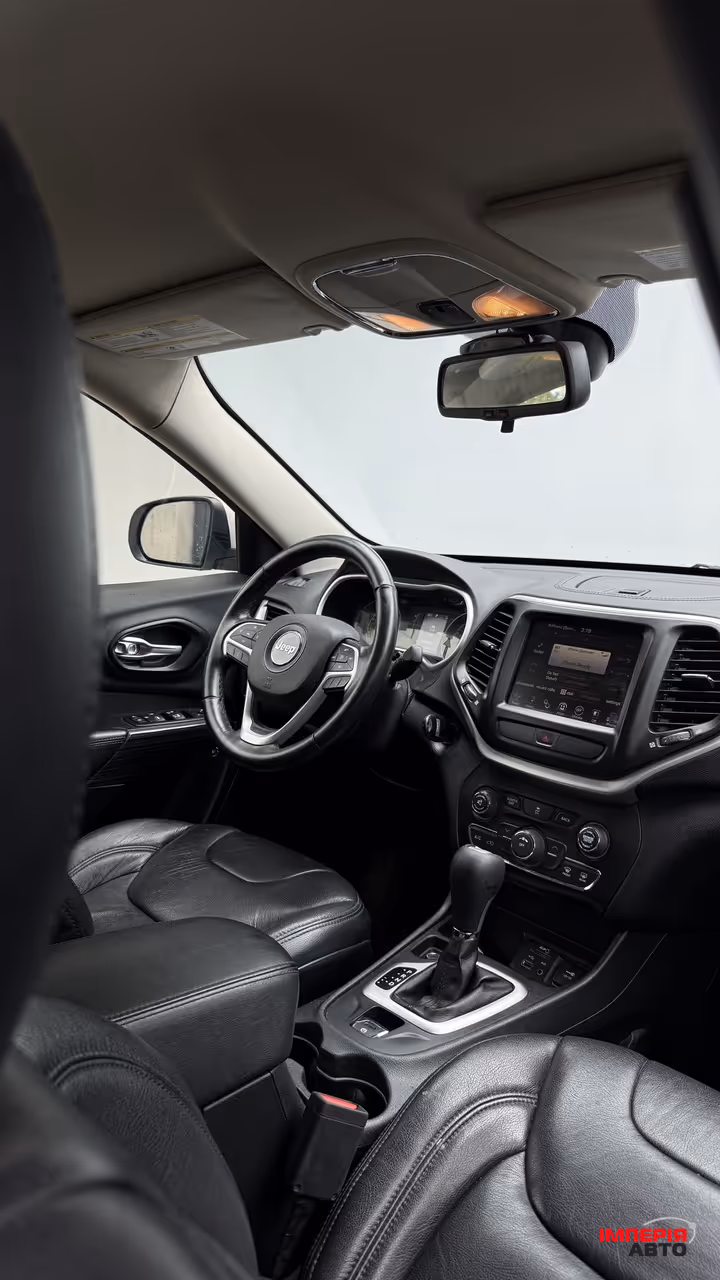 Jeep Cherokee - фото 12