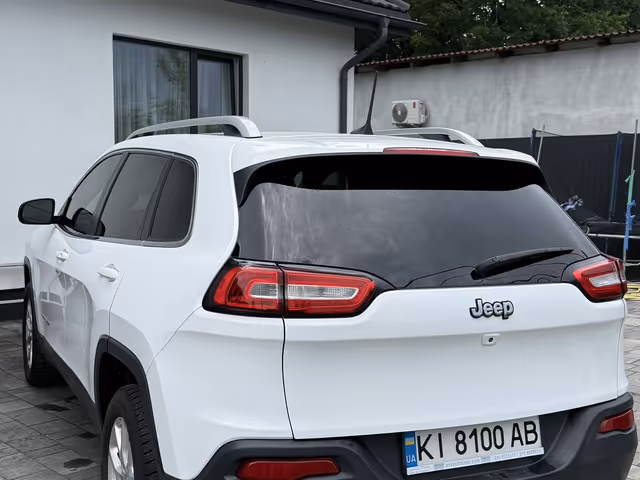 Jeep Cherokee - фото 2