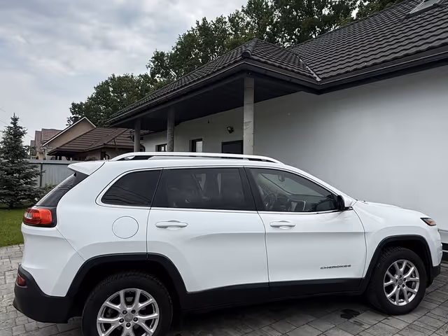 Jeep Cherokee - фото 4